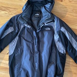 MENS NORTH FACE 2 in 1 JACKET SIZE LARGE